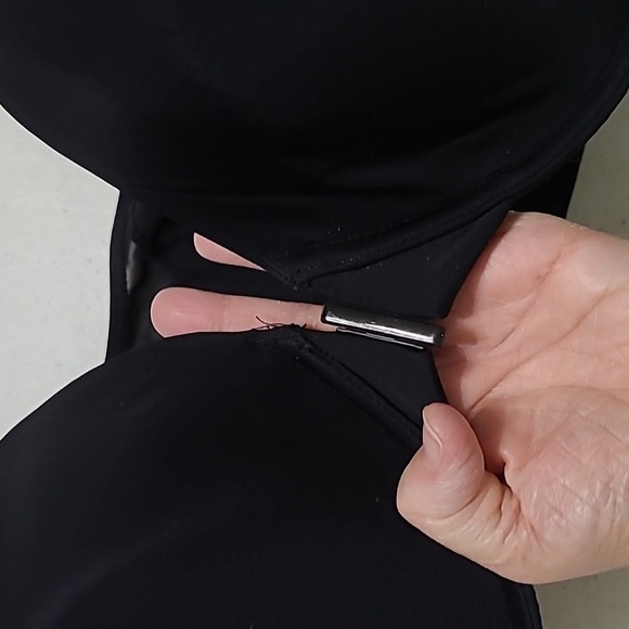 Torrid Black Front Closure Plunge Underwire Bra with Adjustable Straps size42DDD - Picture 2 of 5